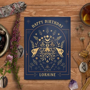 Himmlische Motte personalisierte Geburtstagskarte, Name Geburtstag, witchy spirituelle Mondphase Grußkarte, heidnische Vibes, magisches Wicca Damen Geschenk