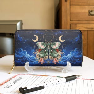 Monedero con diseño de polillas y flores, cartera celestial con cremallera, estilo bohemio vintage, bolsa de cuero vegano, regalo para mamá bruja, clutch wiccan, noche estrellada