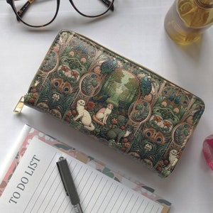 Monedero de estilo ingenuo, monedero Naivism con cremallera y ranuras para tarjetas, piel sintética vegana, arte de gatos caprichosos, regalo para mamá gata, mosaico vintage de pavos reales.