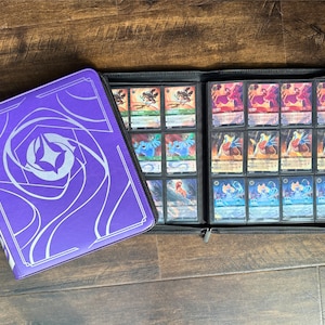 Purple Lorcana Lore Book TCG Pasta de armazenamento com zíper | 12 bolsos com carregamento lateral e capacidade para 480 cartas colecionáveis