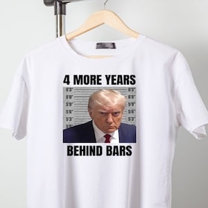 Camiseta unisex DONALD TRUMP MUGSHOT 4 años más tras las rejas