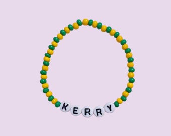 Pulseira Kerry – Joias artesanais com miçangas verdes e douradas | Presente Up the Kingdom com frete grátis