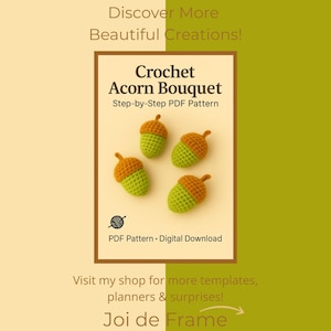 Pode incluir: Imagem quadrada com um padrão de crochê para um buquê de bolotas. A imagem mostra quatro bolotas de crochê com corpos verdes e tampas laranja. O texto na imagem diz "Crochet Acorn Bouquet" e "PDF Pattern - Digital Download."