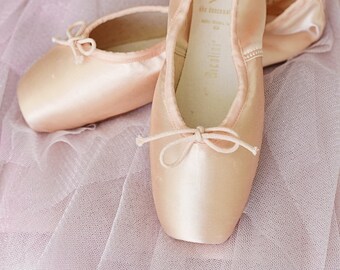 Vintage Capezio Nicolini Pointe Shoes