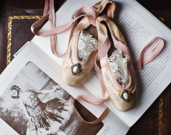 Very Vintage Pavlowa Pointe Shoes