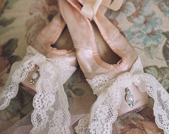 Vintage Capezio Duro Toe Pointe Shoes