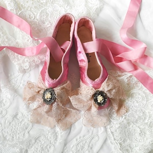 Vintage Selva Ballerina Pointe Shoes: Elegant Cameo & Lace, 1960s Ballet Decor