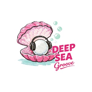 Op de afbeelding: Een roze schelp met een parel die een zwarte koptelefoon draagt. De afbeelding heeft een verweerde textuur en toont de woorden "DEEP SEA Groove" in roze en wit, met bellen op de achtergrond.