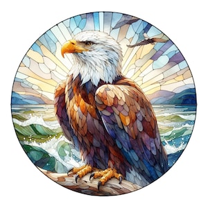 Könnte beinhalten: Detaillierte Illustration eines Weißkopfseeadlers, der auf einem Ast sitzt, in einem kreisförmigen Rahmen. Der Adler hat weiße Federn auf dem Kopf und einen braunen Körper, mit einem gelben Schnabel und Krallen. Der Hintergrund zeigt eine Meereslandschaft mit Wellen, Bergen und einem Himmel im Glasmalerei-Stil.