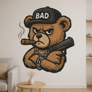 Sticker mural ours en peluche gangster – Dessin humoristique de style urbain pour chambre d'enfant, chambre d'adolescent ou décoration de mobil-home pour les fans de hip-hop et de bandes dessinées