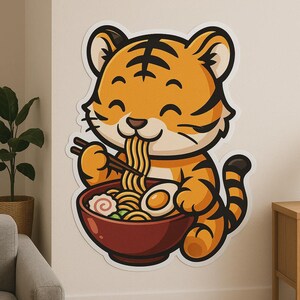 Adhesivo de pared de tigre bebé comiendo ramen: bonito motivo animal de inspiración asiática para la cocina, la habitación de los niños o como regalo para una autocaravana.