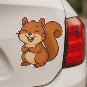 Lustiges Eichhörnchen Sticker – Niedliches Cartoon Tier mit breitem Lächeln Auto, Laptop, Scrapbooking Aufkleber Waldmotiv Kinderfreundlich