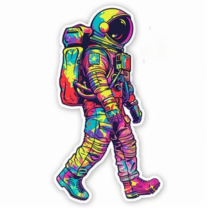 Può includere: Un adesivo colorato di un astronauta con un design vibrante. L'astronauta è raffigurato in una posa mentre cammina, indossa una tuta spaziale con uno zaino. La tuta spaziale presenta un mix di colori giallo, blu, rosa e viola. Per laptop, borracce o quaderni.