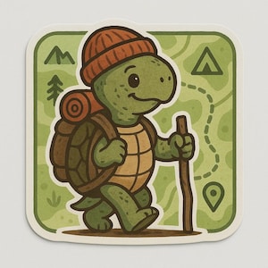 Può includere: Un adesivo con una tartaruga dei cartoni animati con uno zaino, un cappello e un bastone da passeggio, che fa un'escursione su un sentiero. La tartaruga è verde e marrone, con un cappello e uno zaino arancioni. Lo sfondo è verde con illustrazioni di montagne e tende.