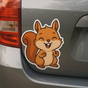 Pegatina de ardilla divertida: adorable animal de dibujos animados con una gran sonrisa. Ideal para coche, portátil o scrapbooking. Motivo forestal. Ideal para niños.