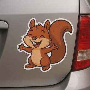 Pegatina de ardilla divertida: adorable animal de dibujos animados con una gran sonrisa. Ideal para coche, portátil o scrapbooking. Motivo forestal. Ideal para niños.