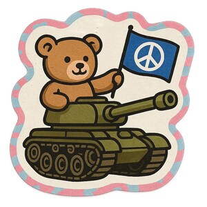 Adesivo orsacchiotto in un carro armato con bandiera della pace Adesivo fumetto per gli amanti dei coccoloni Satirici anti-guerra e nerd militari con ironia