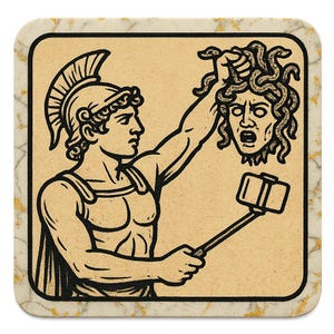 Adesivo di Perseo con selfie stick davanti a Medusa. Divertente adesivo a fumetti per gli amanti del mito, i re dei selfie e gli appassionati di storia greca.
