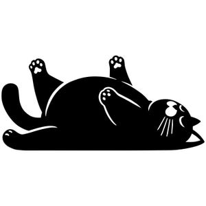 Op de afbeelding: Zwart katten silhouet dat op zijn rug ligt met zijn poten in de lucht. De staart van de kat is gebogen en de ogen zijn open met snorharen. Het ontwerp is eenvoudig en grafisch, perfect voor kattenliefhebbers.