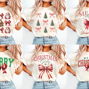 Puede incluir: Seis camisetas diferentes con tem&aacute;tica navide&ntilde;a que presentan varios dise&ntilde;os con lazos rojos y verdes, Pap&aacute; Noel, &aacute;rboles de Navidad y el texto "Feliz Navidad", "Merry Mama Social Club" y "Christmas Girly".