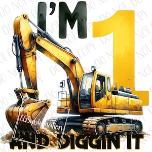 Peut inclure: Une excavatrice jaune avec un texte noir "I'm 1 and Diggin' It" superposé. L'excavatrice est sur un fond de terre avec un numéro un jaune en arrière-plan.