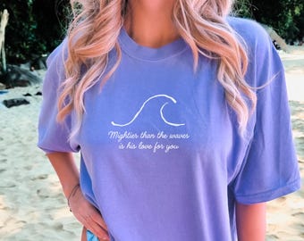 Camiseta cristiana "Más poderosa que las olas", estilo inspirado en el océano, camisetas playeras de chica coco, camiseta de Jesús, camiseta del océano, camiseta con versículo bíblico, camiseta de fe
