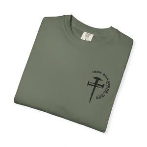 Eisen schärft Eisen Christian Gym Shirt Gym Pump Christian Kleidung Sprüche Bibel Vers Shirt Christian Streetwear Jesus Christian Man Shirt Bild 10