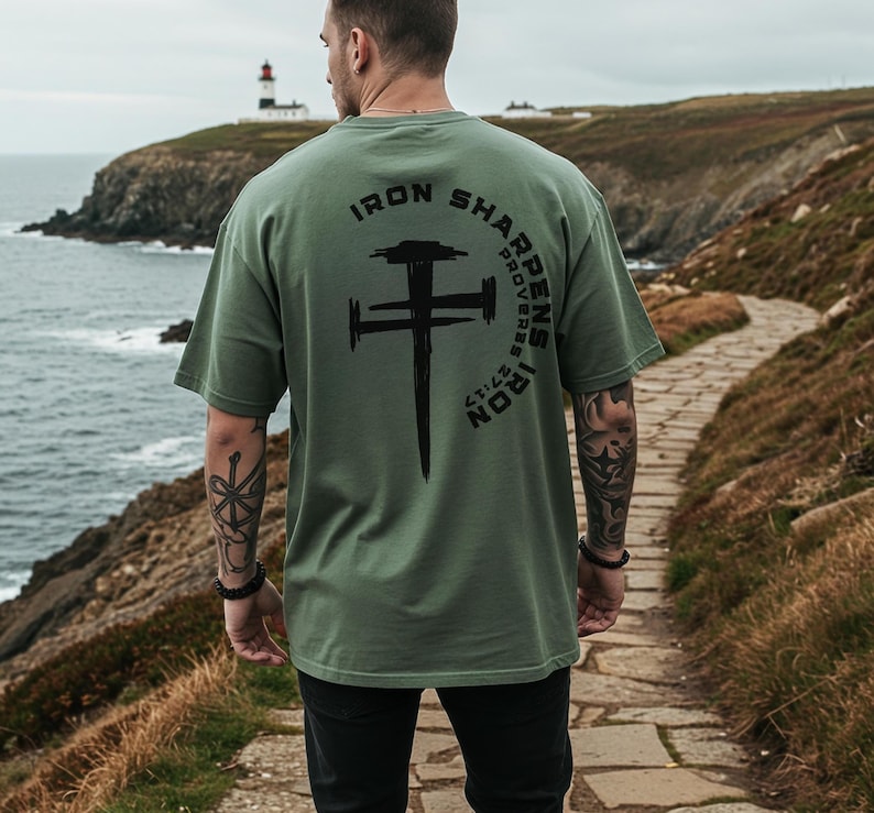 Eisen schärft Eisen Christian Gym Shirt Gym Pump Christian Kleidung Sprüche Bibel Vers Shirt Christian Streetwear Jesus Christian Man Shirt Moss