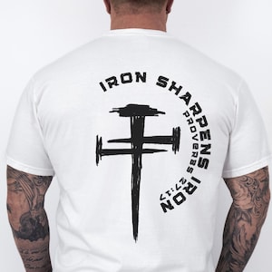Eisen schärft Eisen Christian Gym Shirt Gym Pump Christian Kleidung Sprüche Bibel Vers Shirt Christian Streetwear Jesus Christian Man Shirt White