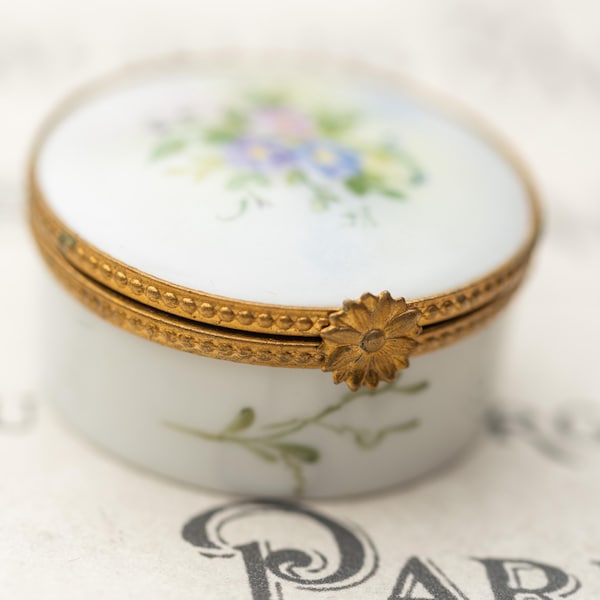 Vintage Limoges Hand Painted Floral Porcelain Trinket Dish Ring Box Estate Collection