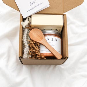 Natural Spa Gift Box: Artisan Soap, Body Scrub & Exfoliating Bag