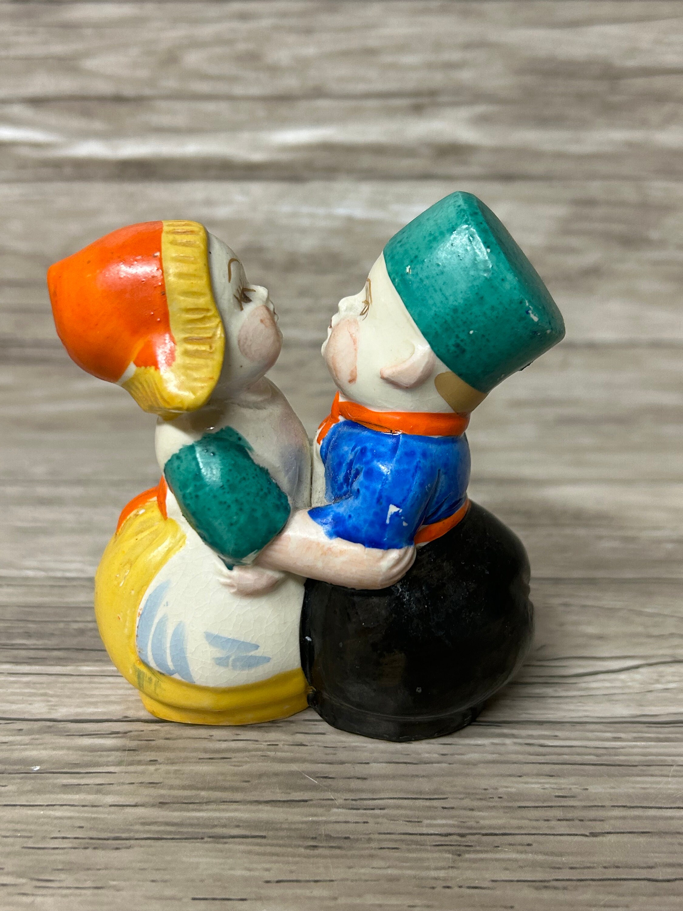 Vintage 1950's Dutch Boy and Girl Kissing Salt & Pepper Shakers - Etsy