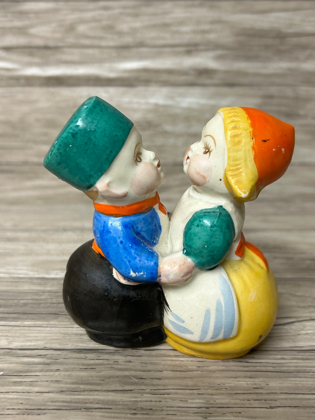 Vintage 1950's Dutch Boy and Girl Kissing Salt & Pepper Shakers - Etsy