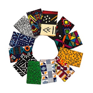 Könnte beinhalten: Eine Sammlung von 12 Stoffmustern mit bunten geometrischen Mustern und Designs. Die Muster sind in einem Kreis auf weißem Hintergrund angeordnet.