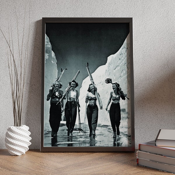 Vintage meisjes ski poster, zwart en wit, vrouwen skiërs, antieke foto, skihut decor, afdrukbare muurkunst, retro prints
