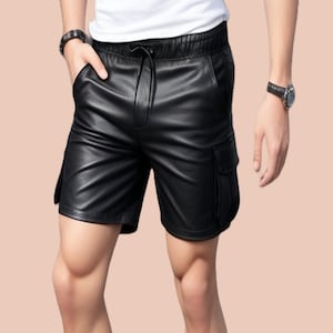 ハンドメイドシープレザースキニーメンズショートパンツ、本物のスリムフィットレザーショーツ、レースアップレザーショーツ、男性へのギフト