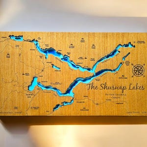 Carte bathymétrique 3D artisanale en bois des lacs Shuswap