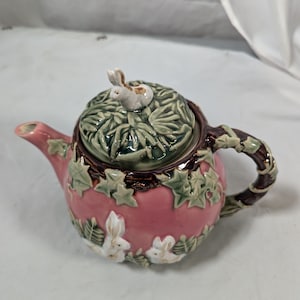 vintage 1990s Bunny Majolica tea pot