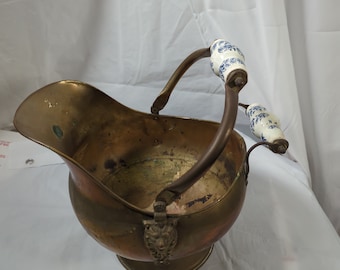 Early 20th Century lion head brass coal scuttle Ash bucket pot