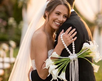 White Calla Lily Bridal Bouquet with Pearls, Silk Wedding Bouquet, Elegant Bride Flowers for Ceremony