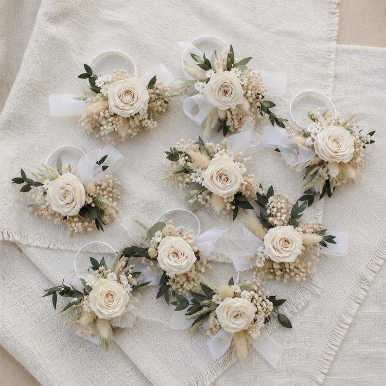 Damen-Handgelenk-Korsagen
Weiße Schleierkraut-Korsage
Handgelenk-Korsage
Handgelenk-Korsagen-Set
Brautjungfern-Armband mit konservierten Blumen
Rosa Handgelenk-Korsage
Korsagen in Eukalyptus und Creme
Schleierkraut-Korsage
Hochzeits-Handgelenk-Korsage mit Tannenzapfen
Damen-Korsage in Creme und Burgunderrot
Künstliche Blumen für Ansteckblumen, Korsagen und Handgelenk-Korsagen (geeignet zur Begrüßung der Gäste)
Hochzeits-Handgelenk-Korsagen-Set
Handgelenk-Korsagen
Braut-Korsage in Champagner