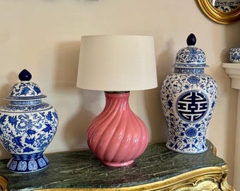 Lampada da tavolo vintage in ceramica rosa, Europa anni '70, venduta senza paralume