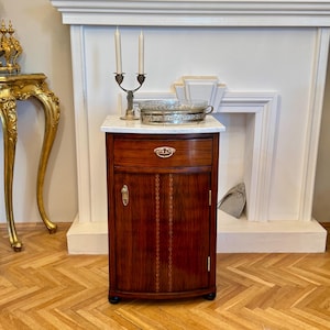 Zeldzaam en uitzonderlijk Josef Hoffmann-stijl Vienna Secession-nachtkastje in palissander en Carrara-marmeren blad, Oostenrijks-Hongaarse rijk, jaren 1900