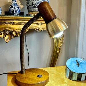 Lampada da tavolo postmoderna in ottone e rovere, Germania, anni &#39;80 / Arredamento / Lampada da tavolo a collo di cigno / Lampada da tavolo vintage / Robert Sonneman / Lampada da scrivania