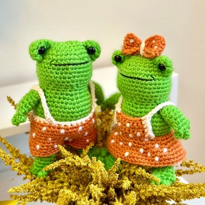 Crochet Pattern: Mr and Mrs Froggy in Dress; Toad/Frog Amigurumi Pattern