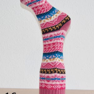 Handmade Peruvian alpaca wool socks, lightweight thermal winter footwear, colorful artisanal alpaca socks, hypoallergenic foot warmers Rosa Claro