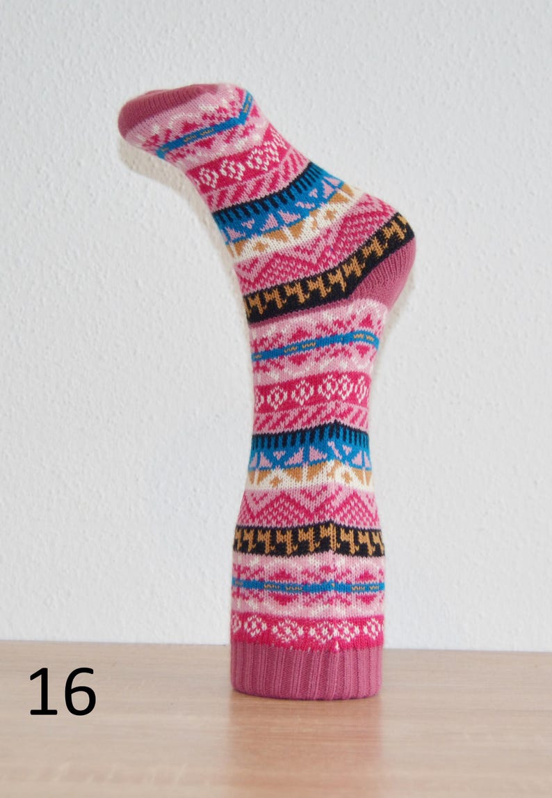 Handmade Peruvian alpaca wool socks, lightweight thermal winter footwear, colorful artisanal alpaca socks, hypoallergenic foot warmers Rosa Claro
