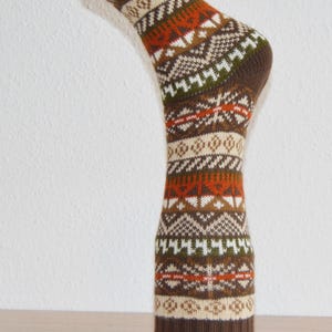 Handmade Peruvian alpaca wool socks, lightweight thermal winter footwear, colorful artisanal alpaca socks, hypoallergenic foot warmers Marrón Oscuro
