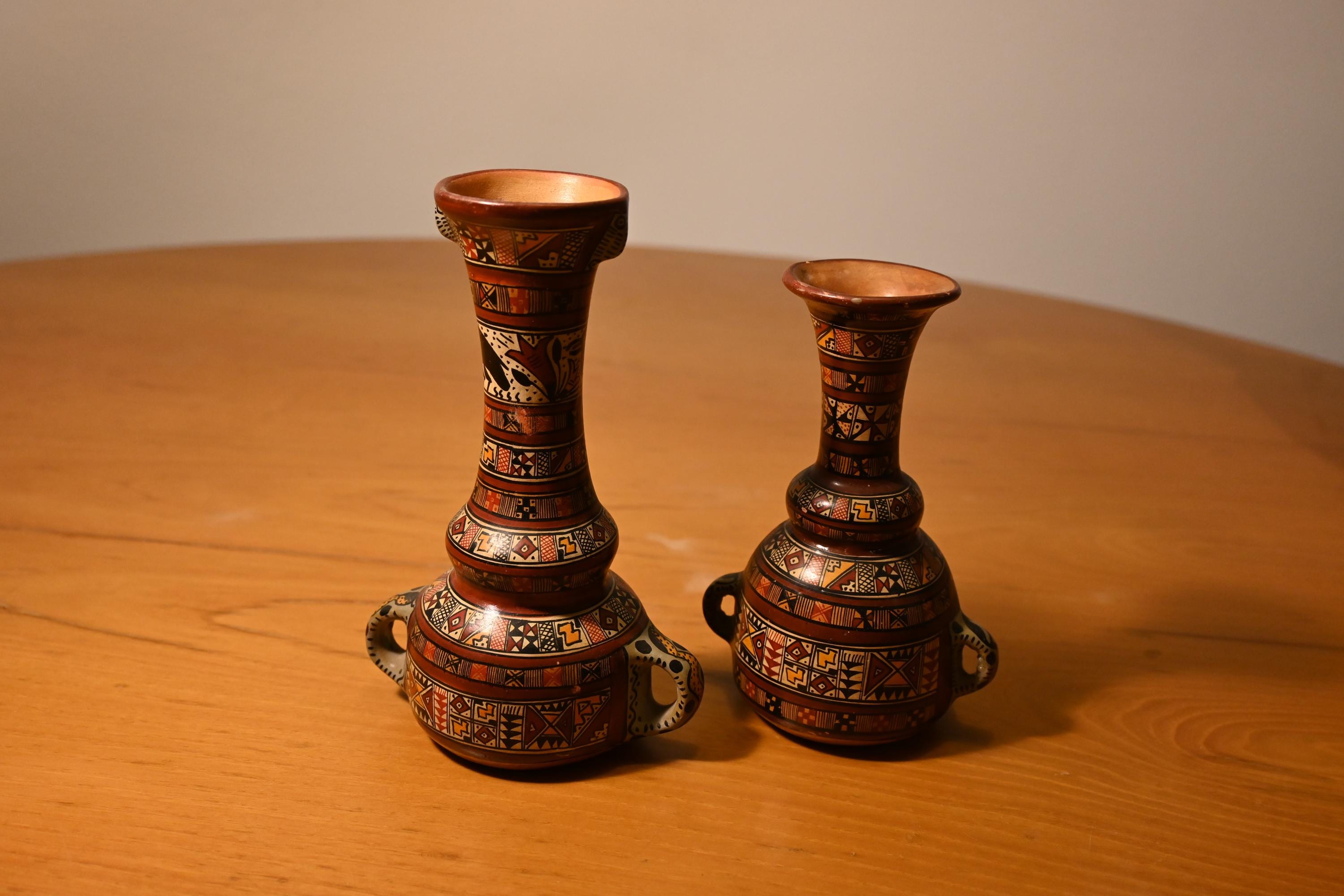 ペルーのインカのテラコッタの水差し、手描きのプレコロンビア時代の