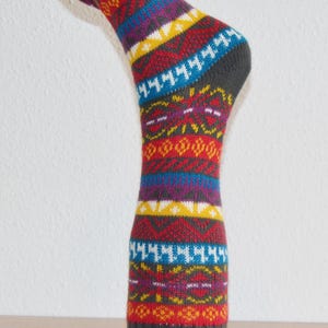 Handmade Peruvian alpaca wool socks, lightweight thermal winter footwear, colorful artisanal alpaca socks, hypoallergenic foot warmers Ceniza